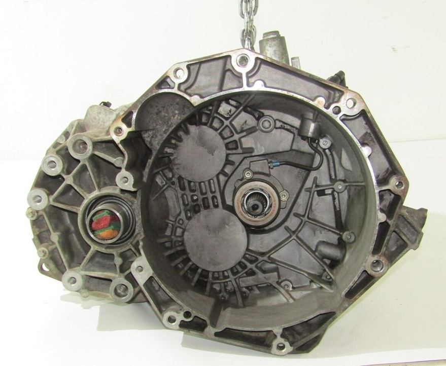 Коробка передач демонтирована для ремонта