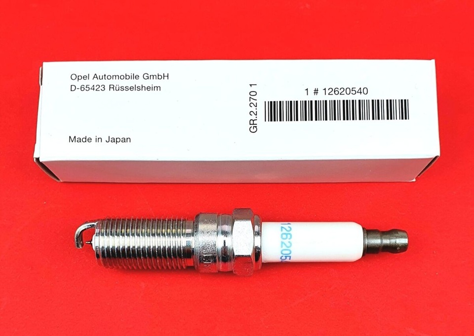 Новая оригинальная свеча зажигания