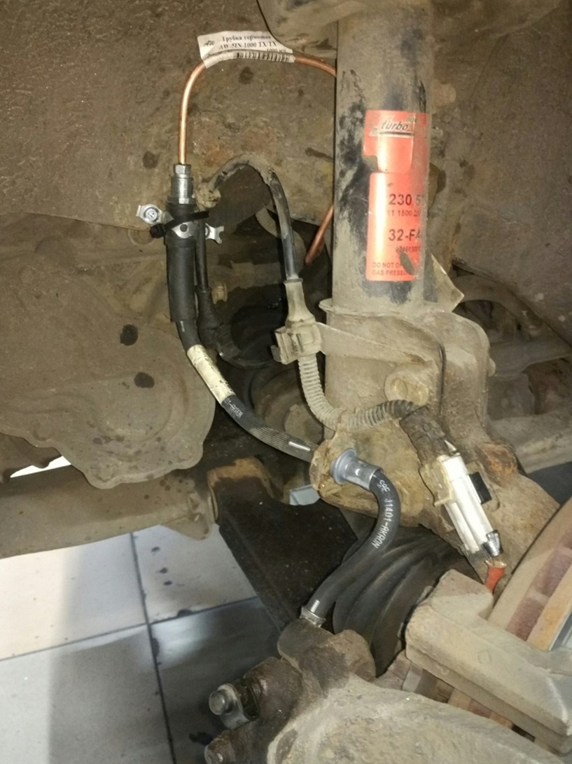 Замена тормозного шланга Опель Астра