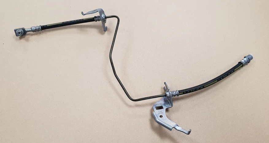 Новый шланг тормозной системы