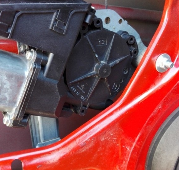 Замена мотора стеклоподъемника Опель Мерива