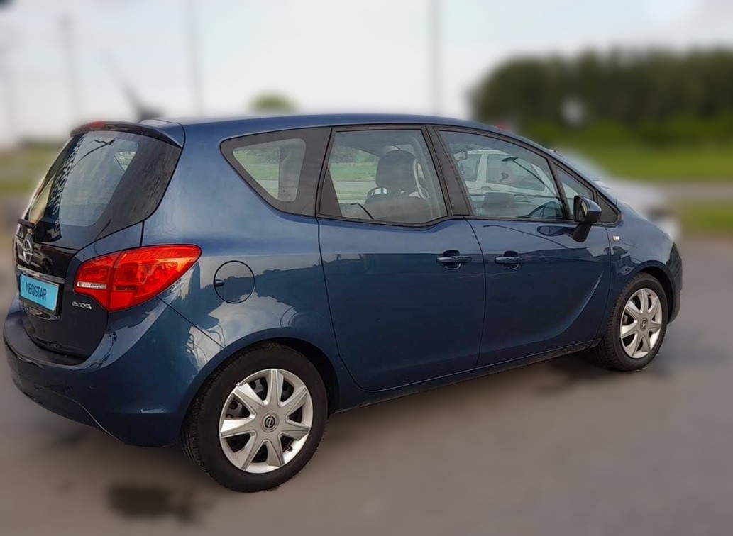 Опель Мерива после замены тормозных колодок в автотехцентре