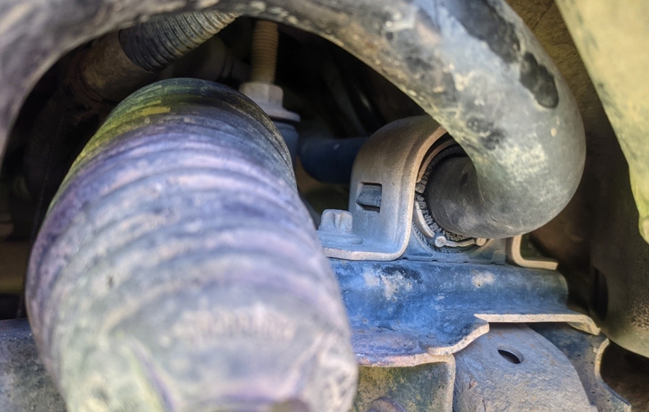 Замена втулок стабилизатора Опель Мерива