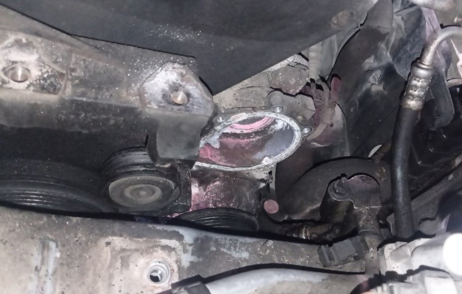 Замена помпы Опель Мерива