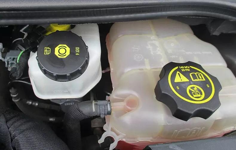 расширительный бачок на Астре