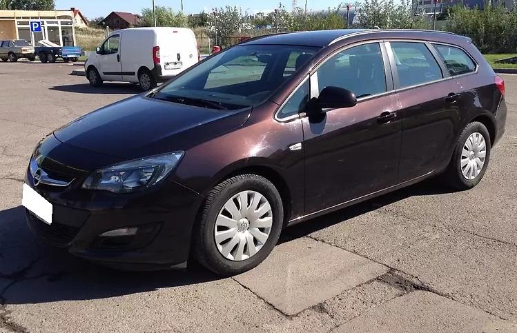 бардовый Опель Астра