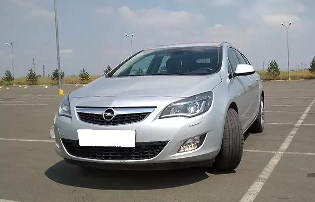 серая Астра спереди