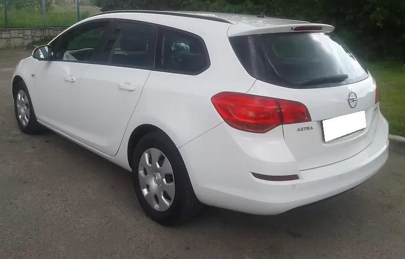 белый универсал Опель