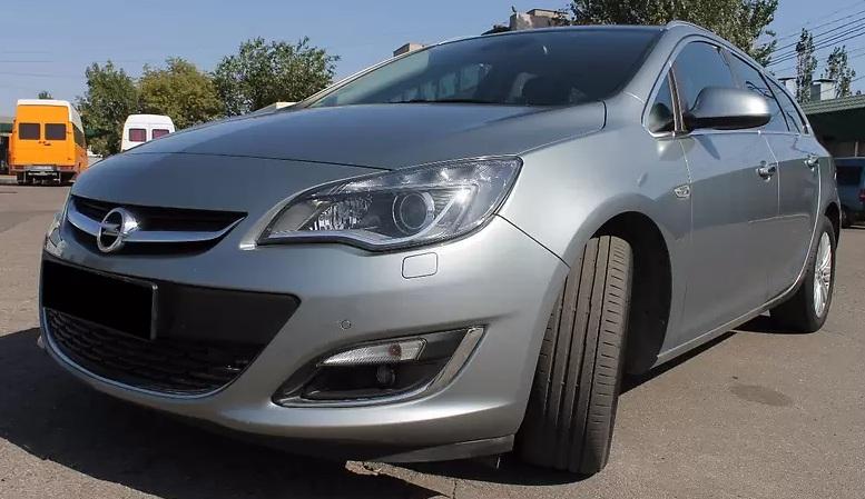 серый Опель Астра