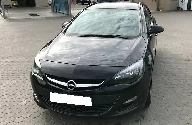черный Опель спереди