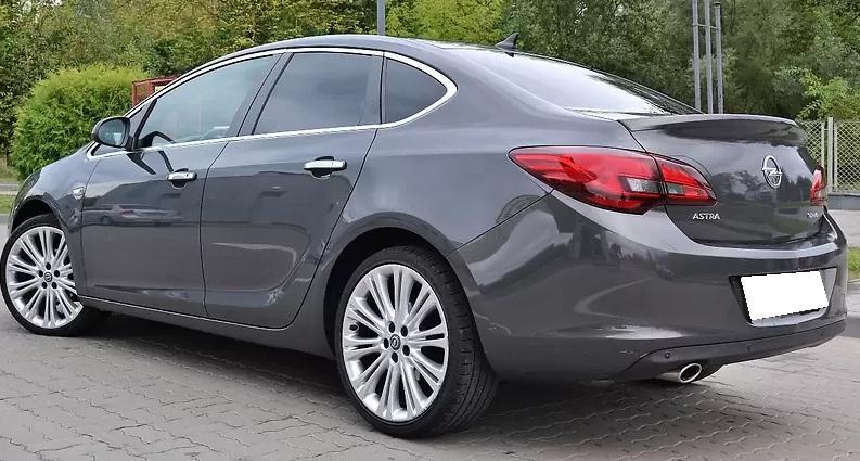 седан Астра