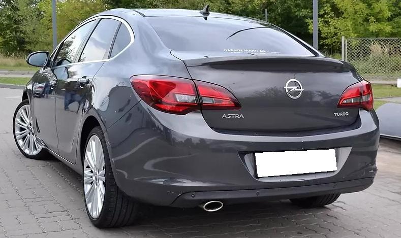 седан Астра сзади