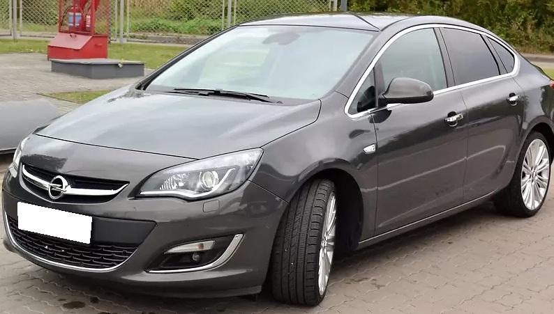 Опель Астра спереди
