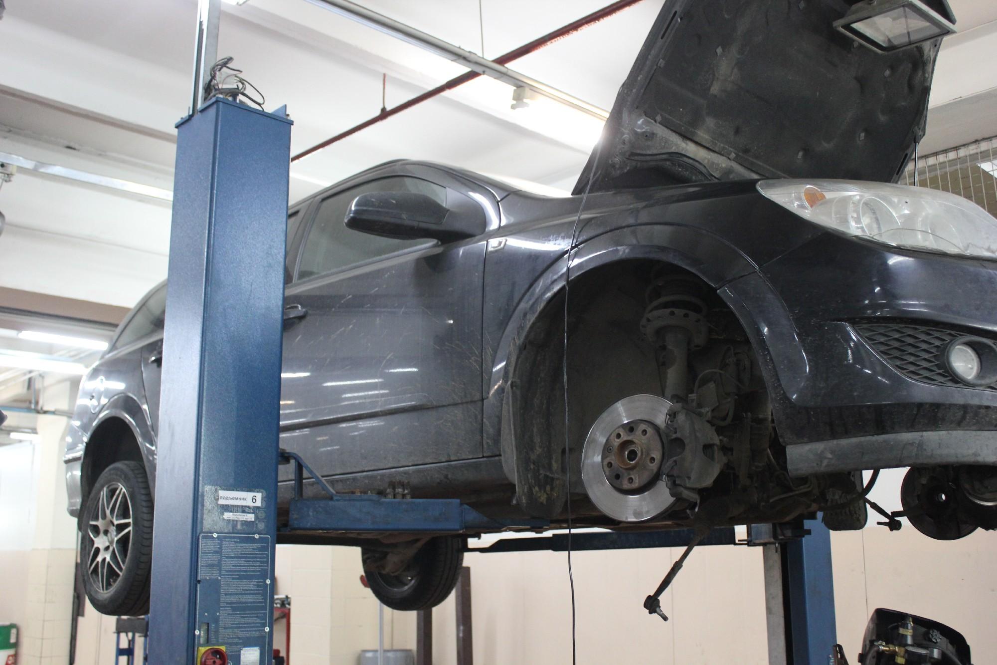 черная Астра на подъемнике