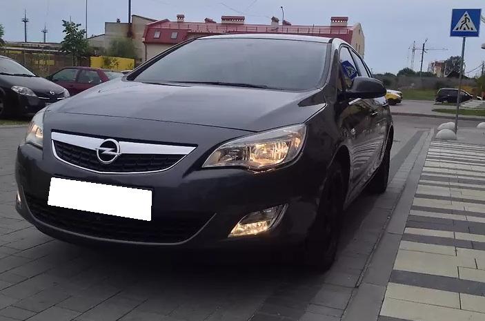 черная Астра спереди