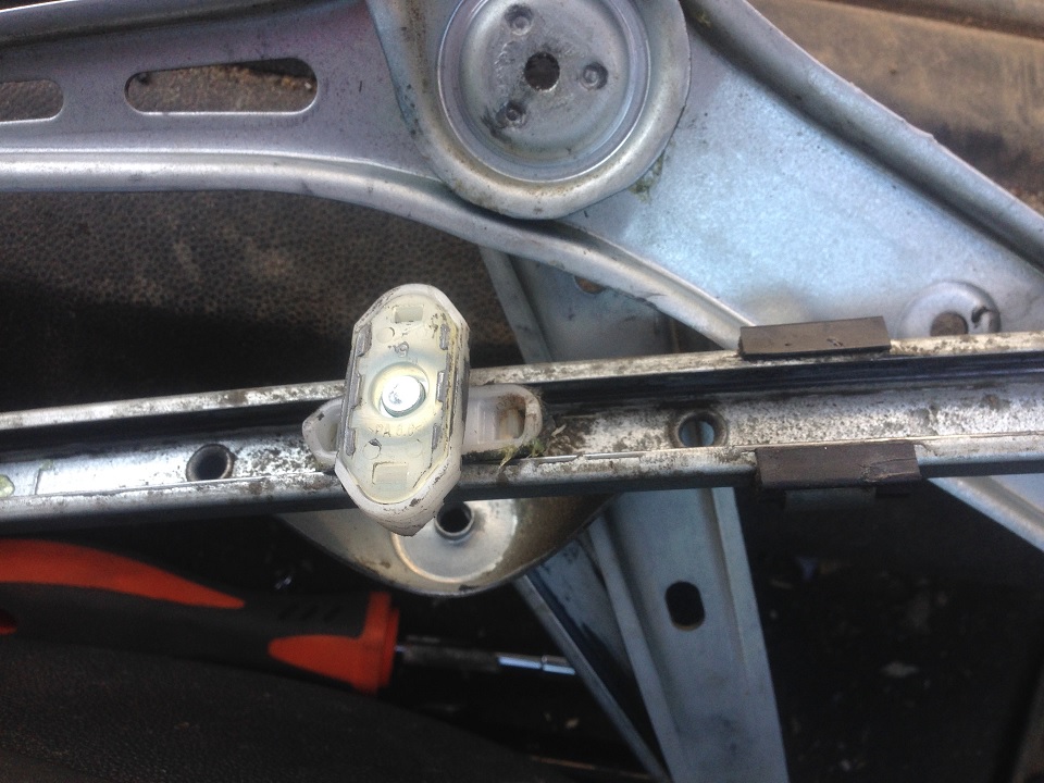 Замена стеклоподъемника Опель