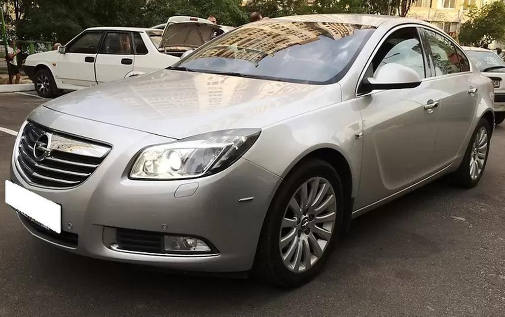 серый Опель спереди