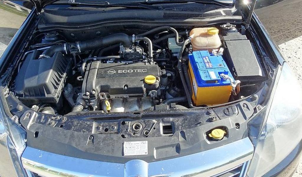 моторный отсек на Опеле