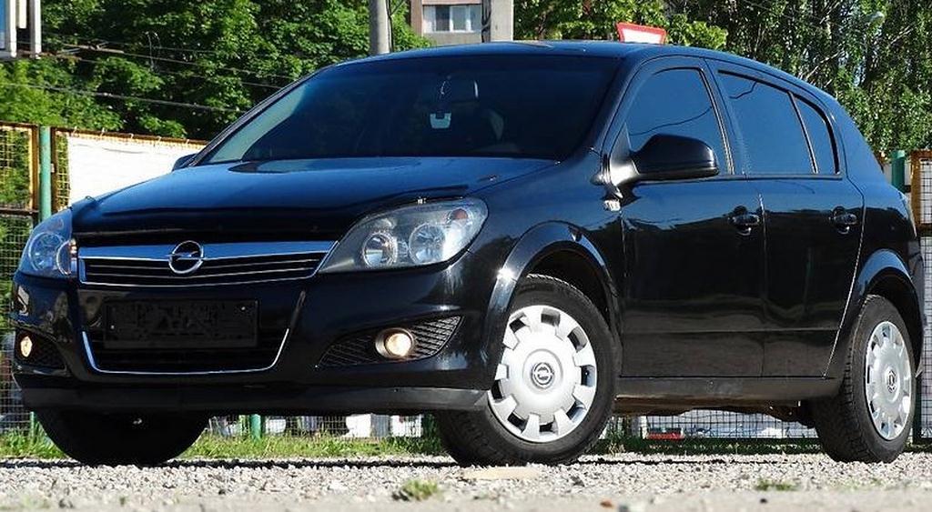 черная Астра спереди