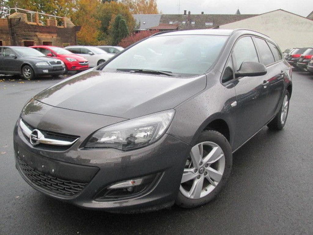 темный Опель Астра