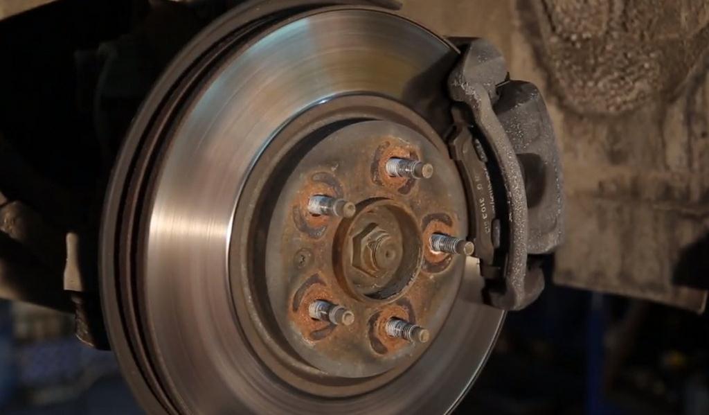 тормозной диск с суппортом