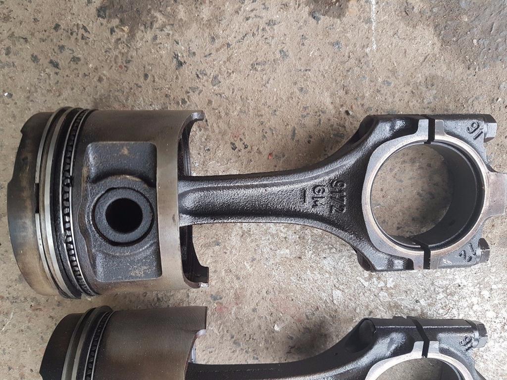 поршень с шатуном