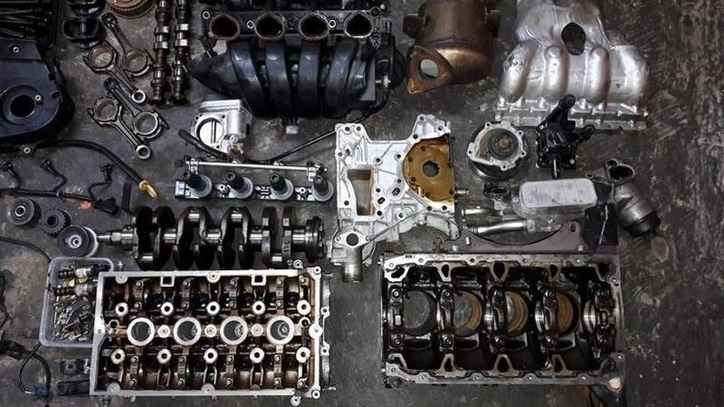 разобранный ДВС