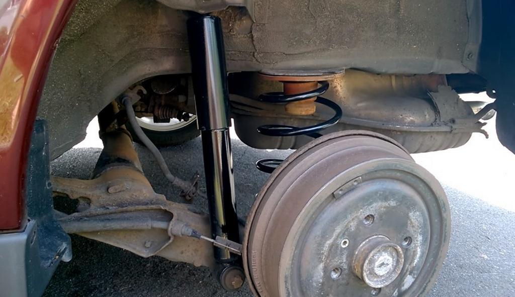 новые амортизатор и пружина на задней подвески