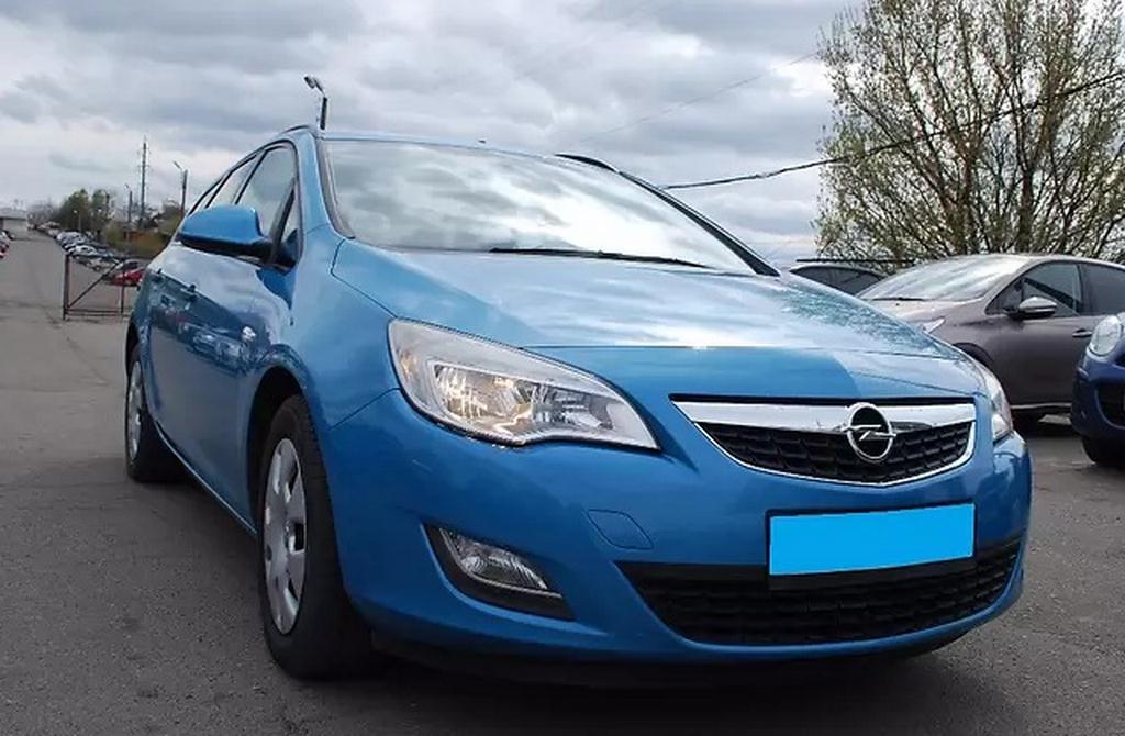 синий Опель Астра