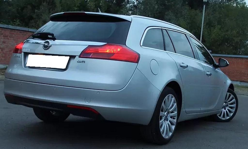 серый Универсал Опель сзади