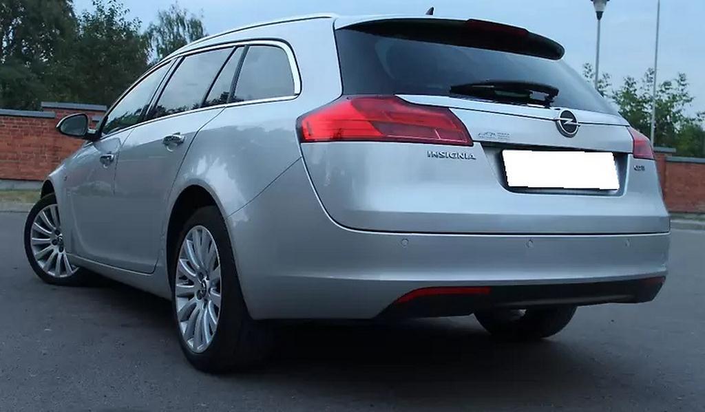 универсал Инсигния сзади