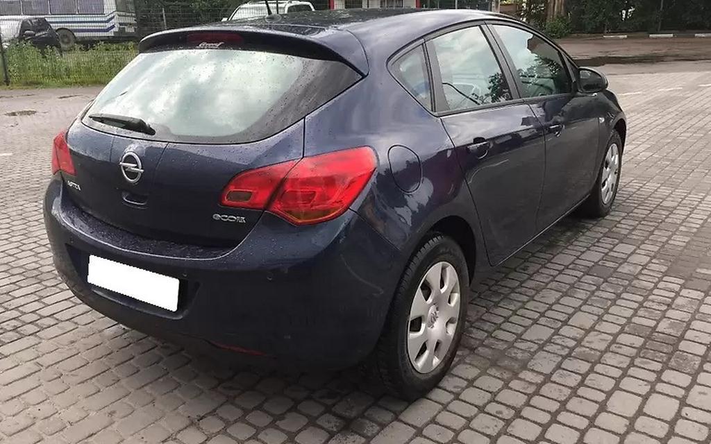 Опель Астра сзади