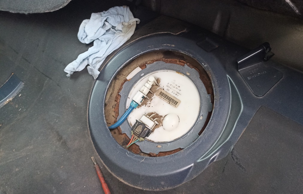 Извлечение насоса из бака