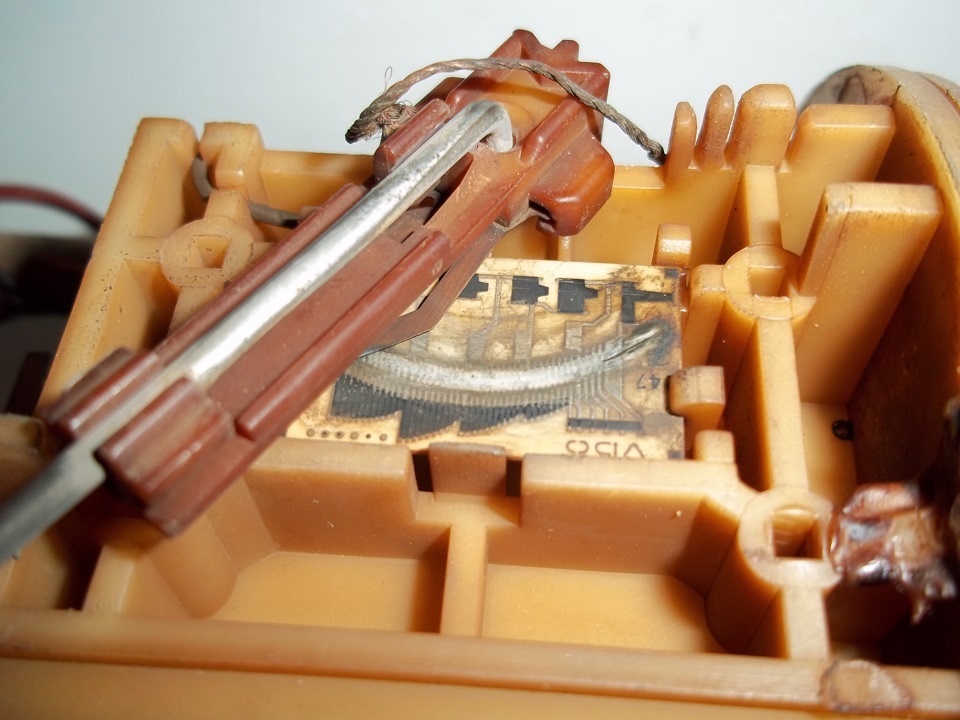 Неисправный датчик уровня топлива