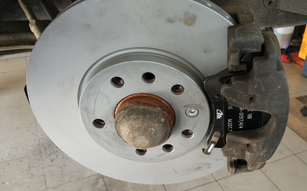 Замена передних тормозных колодок Опель