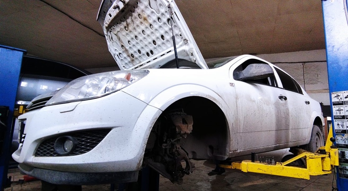 Подготовка Опель к замене сайлентблоков подрамника