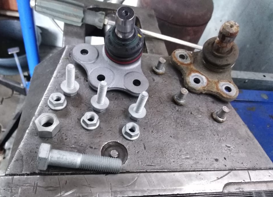 Замена шаровых опор Опель