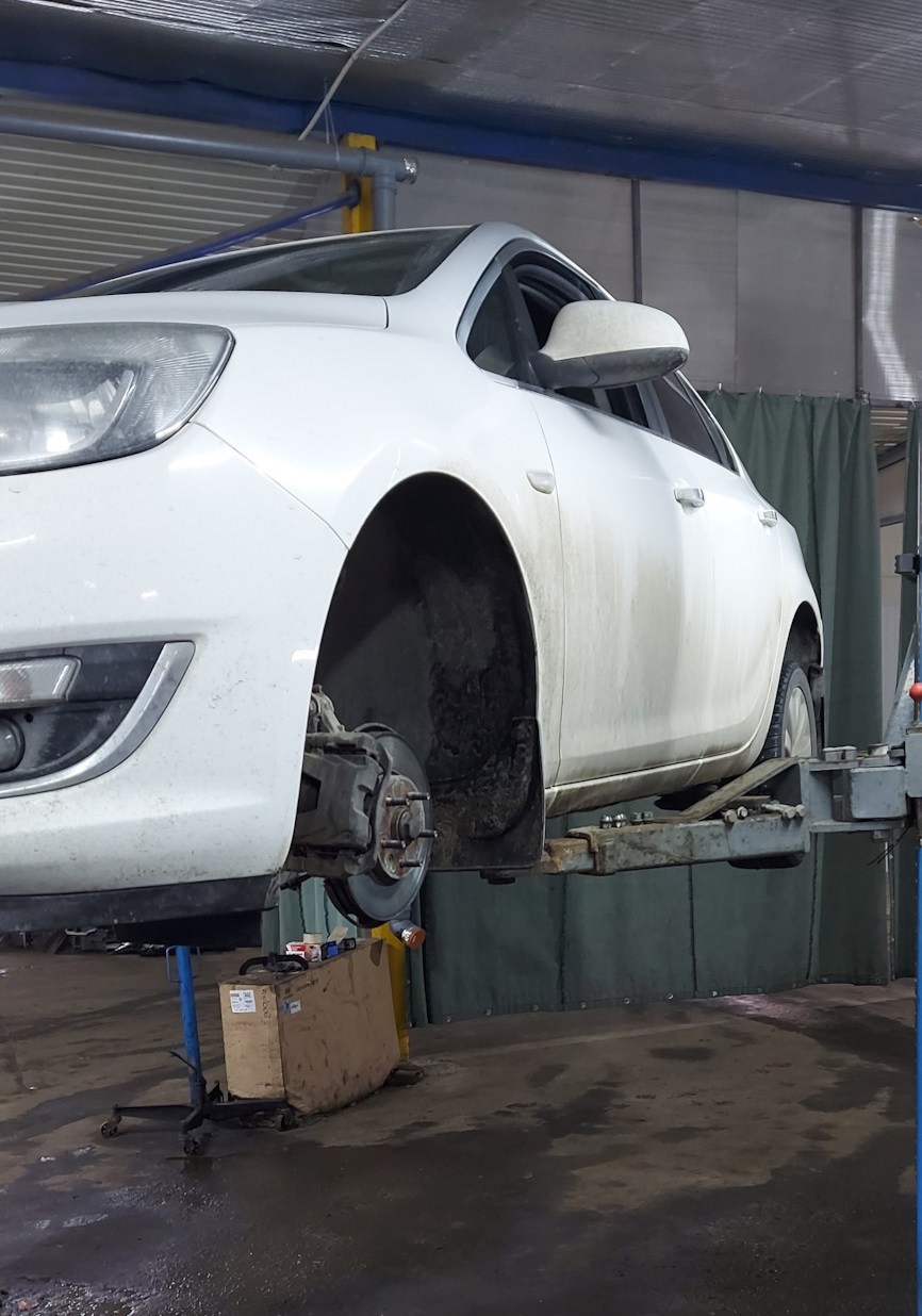 Подготовка к замене суппорта на Опеле