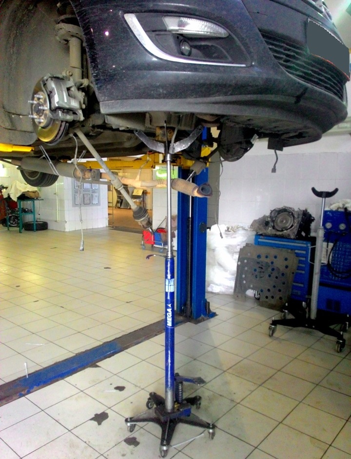 Подготовка Опель к замене заднего сальника коленчатого вала