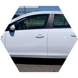 белая Корса хетчбэк