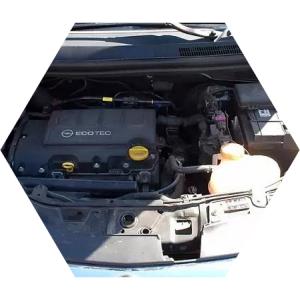 открытый капот на Корсе