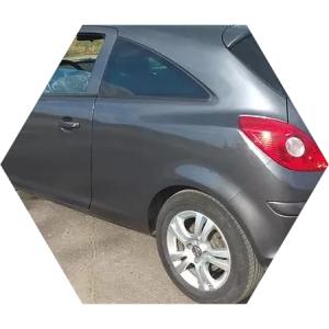 Опель Корса сзади