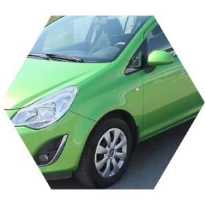 зеленый Опель Корса