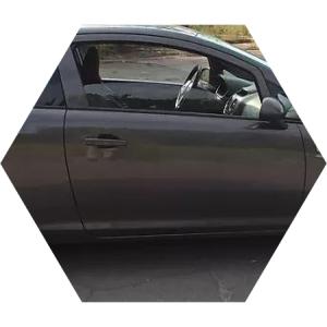 Опель Корса сбоку