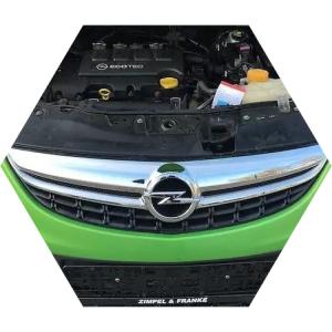 открытый капот на Опеле