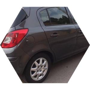 Опель Корса сзади