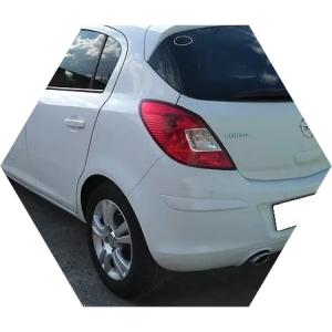 белый Опель Корса сзади