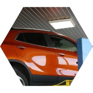 Опель Мокка в сервисе на подъемнике