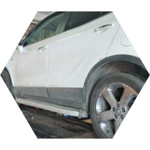 Опель Мокка в автосервисе на подъемнике