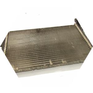 Радиатор, демонтированный для промывки